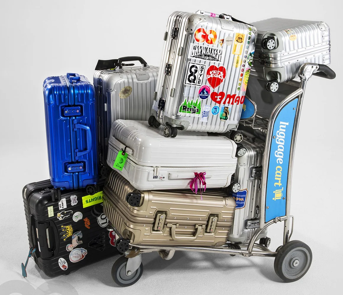 Composition de valises et d’accessoires de voyage